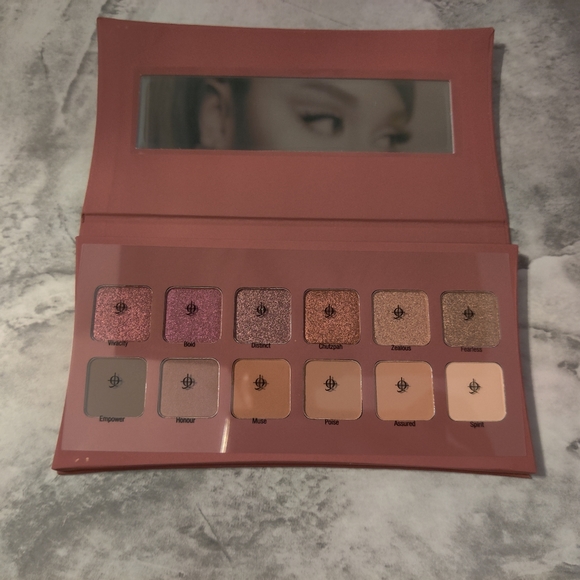Illamasqua Unveild Artistry Palette - Picture 2 of 7